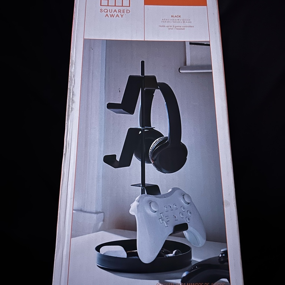 Bed Bath & Beyond Black and White Gaming Stand